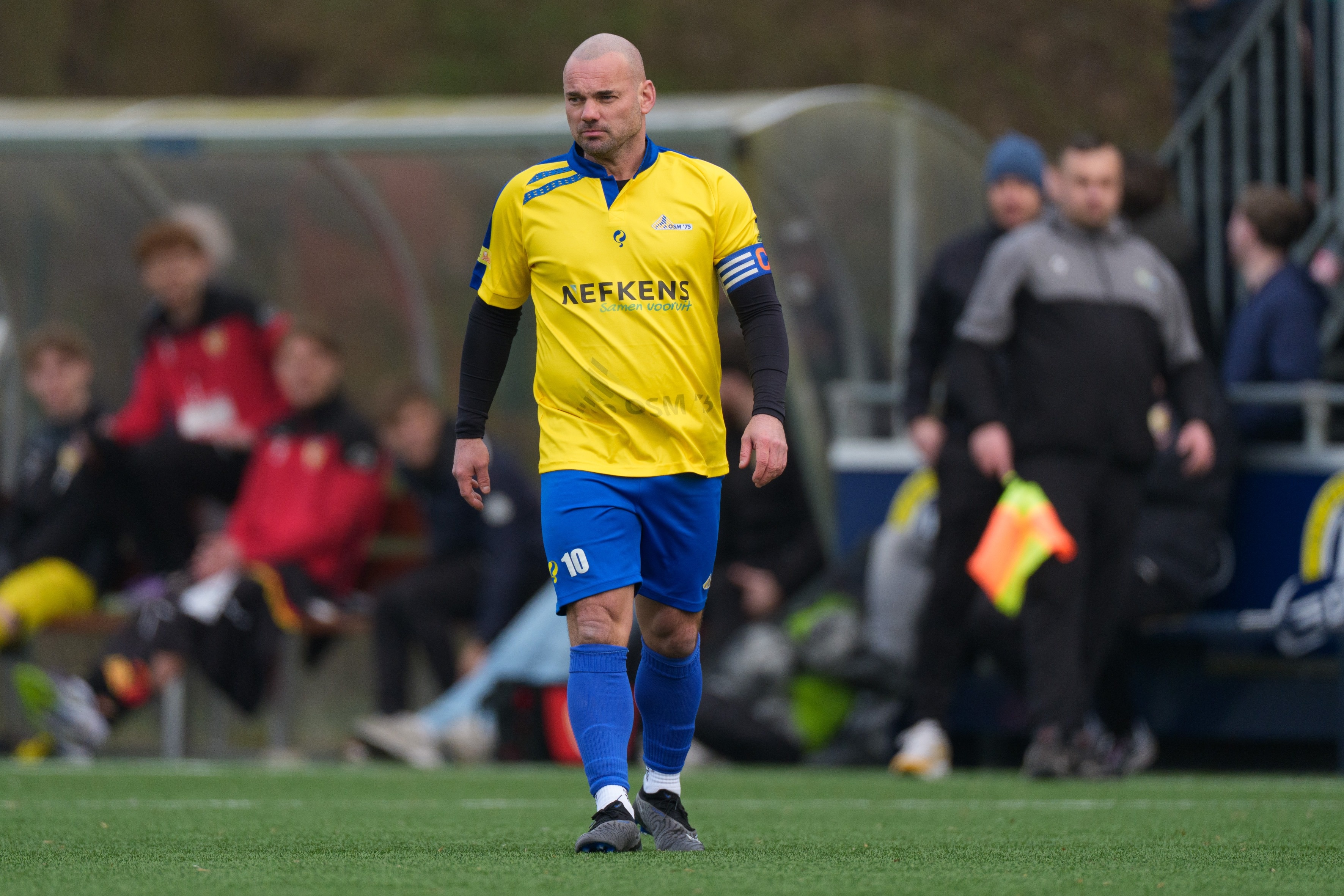 华体会app下载-参加真人秀减重10公斤！41岁斯内德业余联赛复出，球队助教是他哥